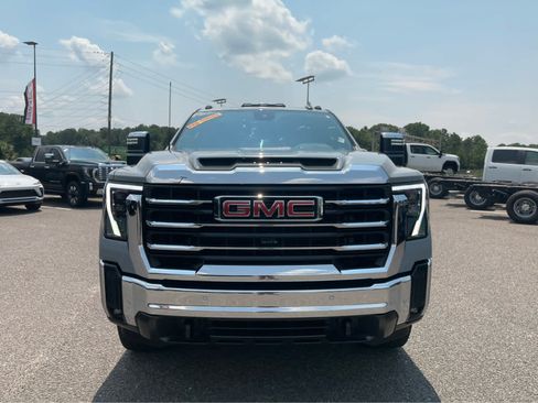 Used 2024 GMC Sierra 2500 SLT w/ SLT Premium Package RWD image 2