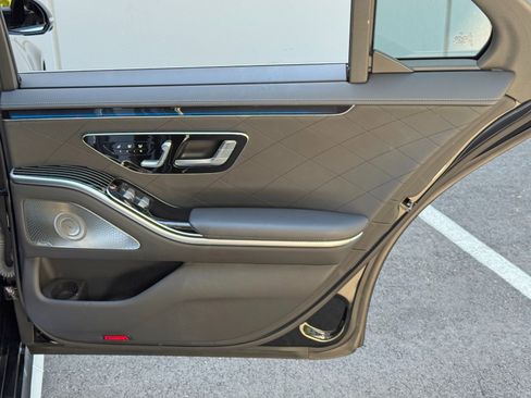 Used 2022 Mercedes-Benz S 580 4MATIC Sedan w/ AMG Line Package image 51