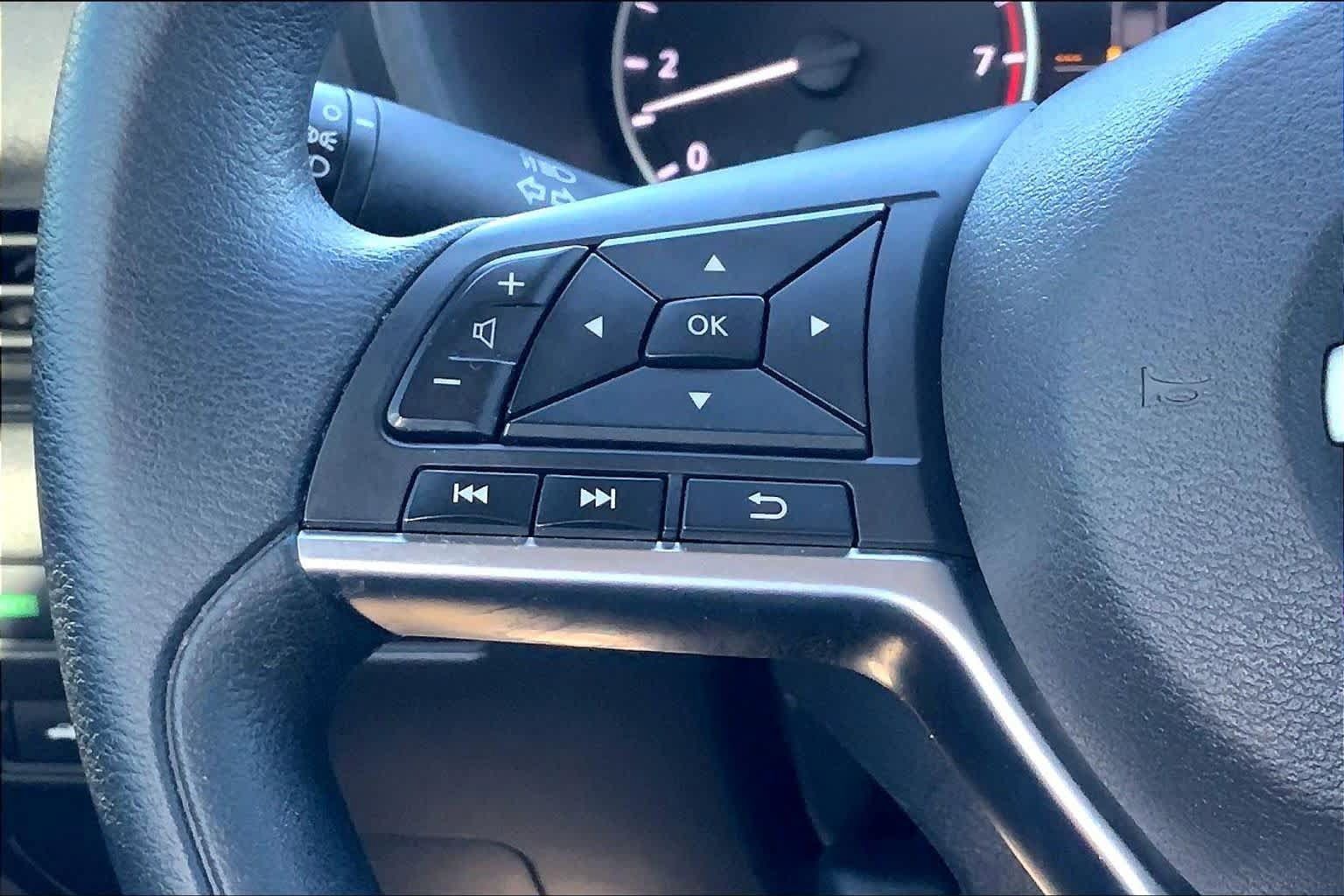 Used 2024 Nissan Sentra SV FWD image 23