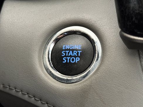 Used 2022 Toyota Highlander XLE FWD image 24