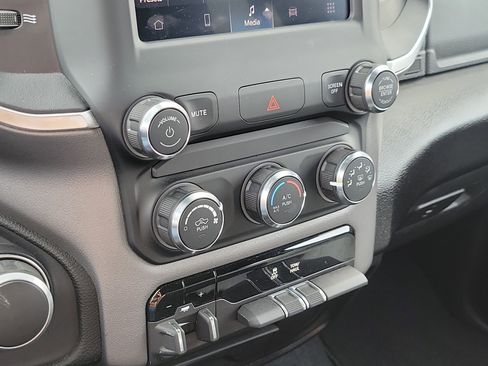 Used 2024 RAM 2500 Big Horn w/ Bed Utility Group image 17