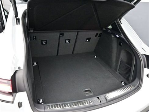 Used 2025 Porsche Macan image 18