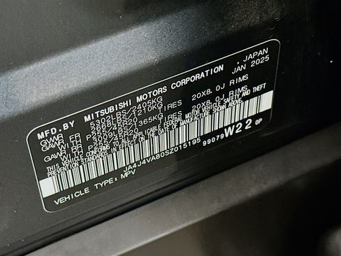 Used 2025 Mitsubishi Outlander SE image 12