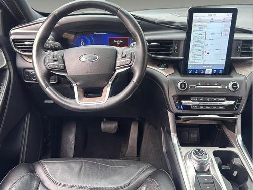 Used 2020 Ford Explorer Platinum w/ Premium Technology Package AWD/4WD image 13