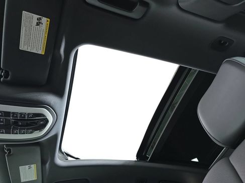 Certified 2026 Porsche Macan AWD/4WD image 28