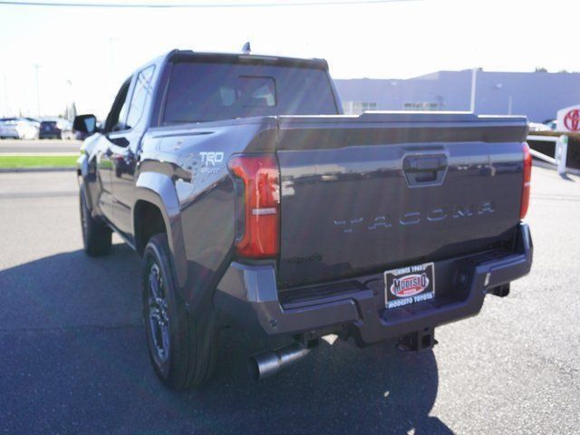 Used 2025 Toyota Tacoma TRD Sport w/ TRD Sport Upgrade Package AWD/4WD image 9
