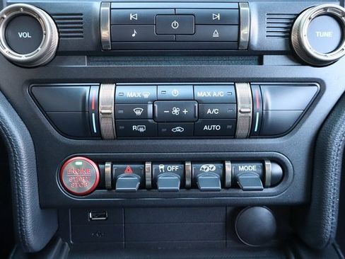 Used 2022 Ford Mustang Shelby GT500 w/ Carbon Fiber Track Pack image 9