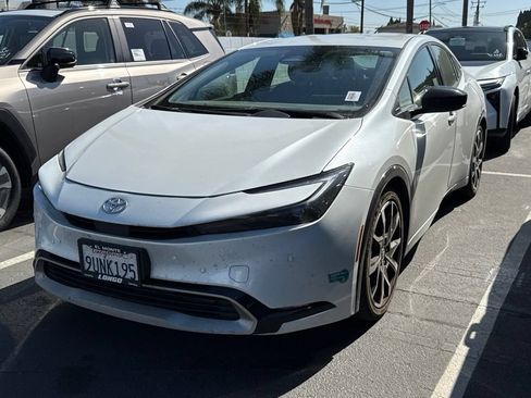 Used 2025 Toyota Prius Plug-In Hybrid FWD image 3