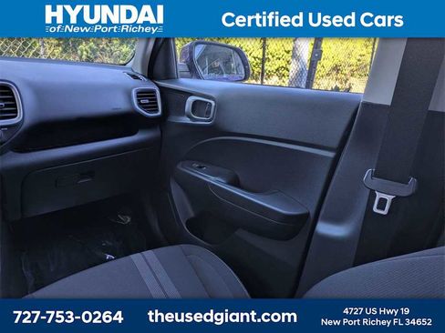 Certified 2024 Hyundai Venue SEL image 18