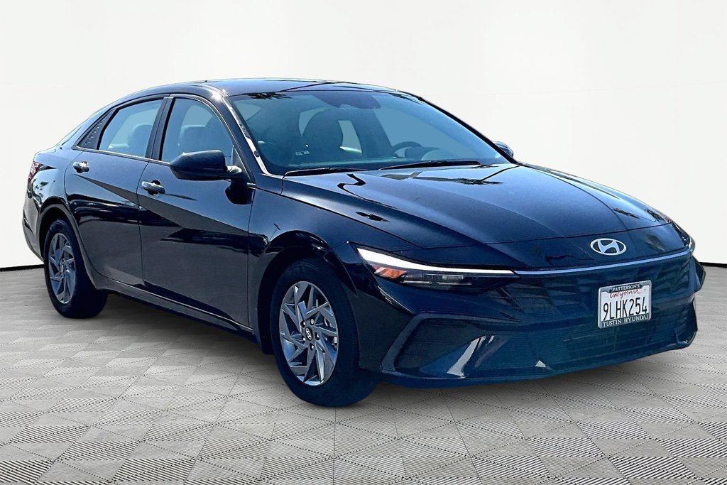 Certified 2024 Hyundai Elantra SEL FWD image 5