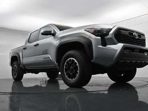 Used 2024 Toyota Tacoma TRD Off-Road AWD/4WD image 32