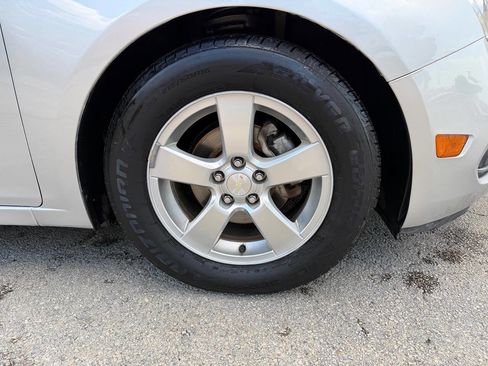 Used 2015 Chevrolet Cruze LT FWD image 3