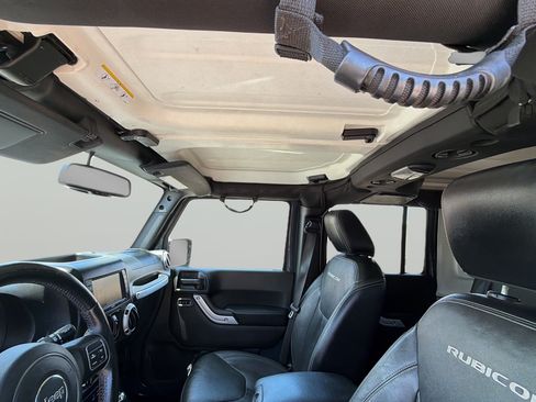 Used 2016 Jeep Wrangler Unlimited Rubicon w/ Connectivity Group AWD/4WD image 32