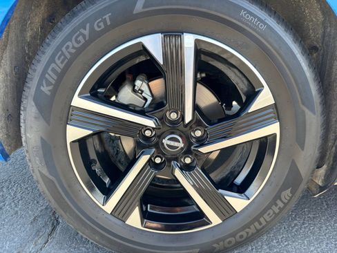 Used 2025 Nissan Sentra SV FWD image 27