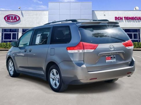 Used 2012 Toyota Sienna LE w/ Towing Pkg FWD image 6