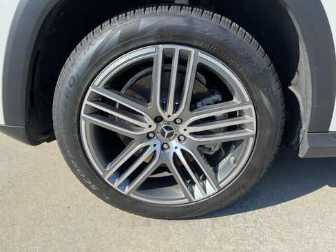 Used 2024 Mercedes-Benz GLS 450 4MATIC image 12