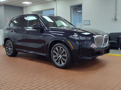 Used 2026 BMW X5 xDrive50e w/ M Sport Package AWD/4WD image 7