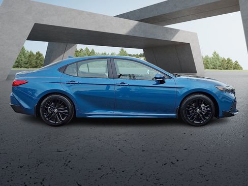 Certified 2026 Toyota Camry SE w/ Convenience Package image 7