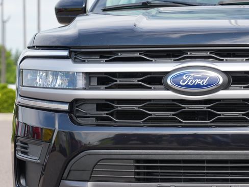 Used 2022 Ford Expedition XLT AWD/4WD image 9