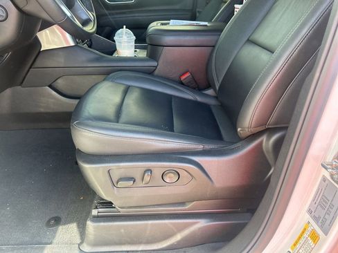 Used 2024 Chevrolet Suburban Z71 w/ Luxury Package AWD/4WD image 22