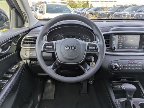 Used 2020 Kia Sorento LX image 15
