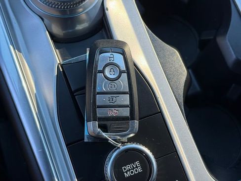 Used 2022 Ford Explorer XLT w/ Equipment Group 202A image 12