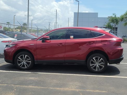 Used 2021 Toyota Venza LE image 6