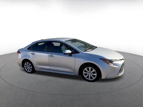 Used 2025 Toyota Corolla LE image 2