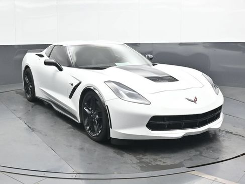 Used 2018 Chevrolet Corvette Stingray Coupe RWD image 4