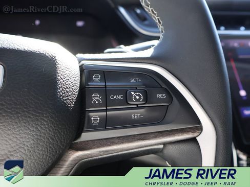 Used 2023 Jeep Grand Cherokee L Limited w/ Black Appearance Package image 29