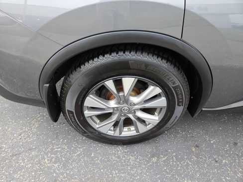 Used 2018 Nissan Murano SV AWD/4WD image 11
