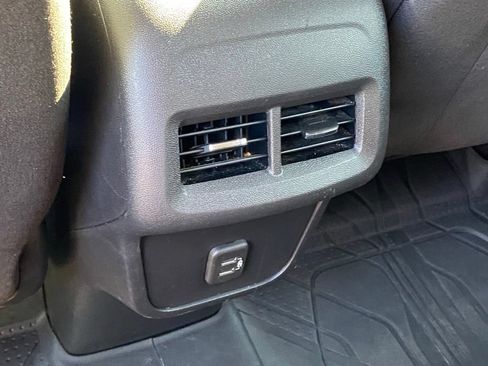 Used 2023 Chevrolet Equinox LT FWD image 27