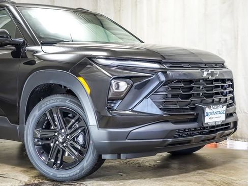 New 2026 Chevrolet TrailBlazer LT w/ Midnight Edition FWD image 3