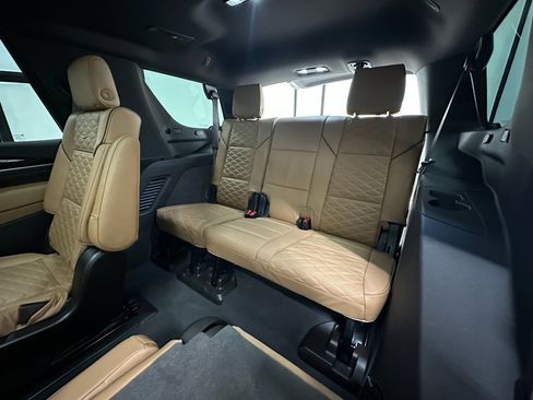 Used 2023 Cadillac Escalade Premium Luxury image 24