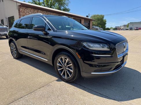 Used 2022 Lincoln Nautilus FWD image 3