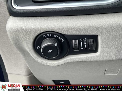 Used 2018 Chrysler Pacifica Touring-L Plus w/ Tire & Wheel Group image 27