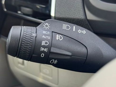 Used 2017 Volvo XC90 T6 Momentum w/ Vision Package image 8