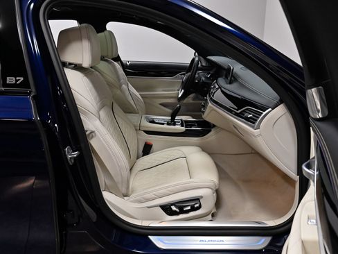 Used 2022 BMW ALPINA B7 xDrive AWD/4WD image 40