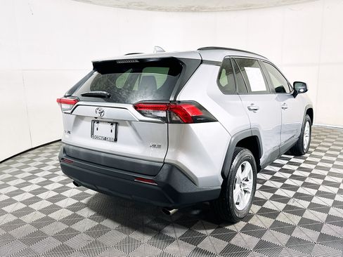 Used 2020 Toyota RAV4 XLE FWD image 3