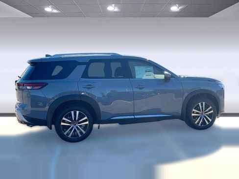New 2025 Nissan Pathfinder Platinum w/ Black Appearance Package image 8