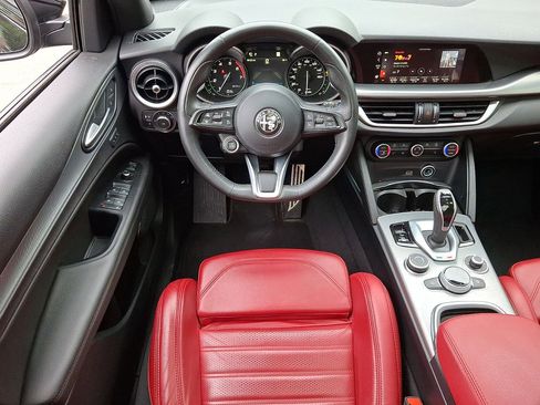 Used 2023 Alfa Romeo Stelvio Veloce AWD/4WD image 20