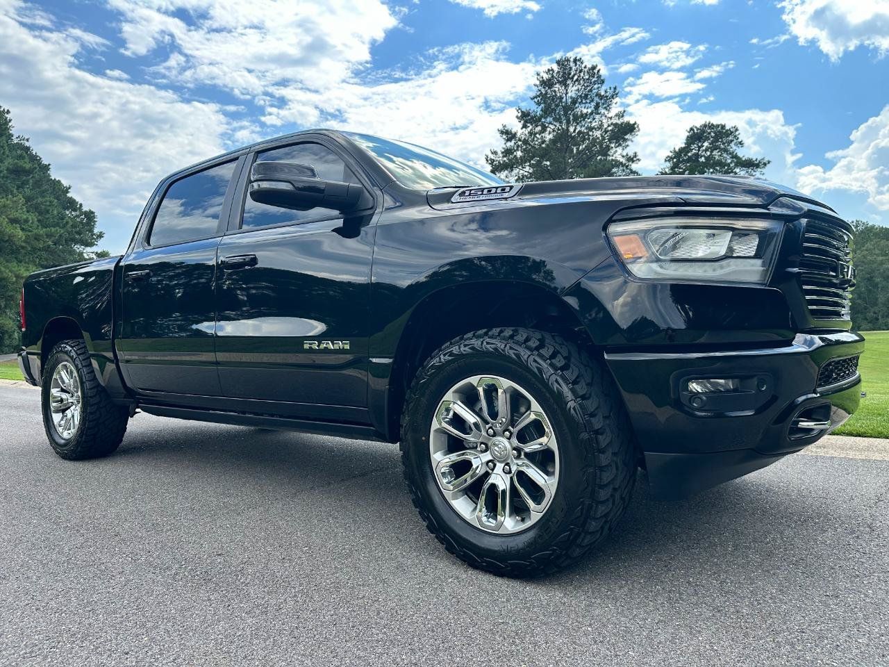 Used 2023 RAM 1500 Laramie AWD/4WD image 3