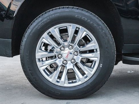 Used 2025 GMC Yukon XL Denali AWD/4WD image 12