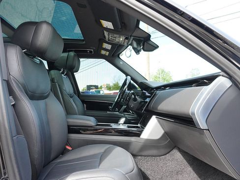 Used 2024 Land Rover Range Rover Long Wheelbase Autobiography image 38