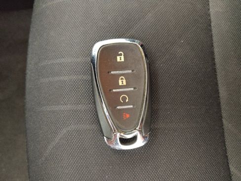 Used 2021 Chevrolet Trax LT w/ LT Convenience Package image 32