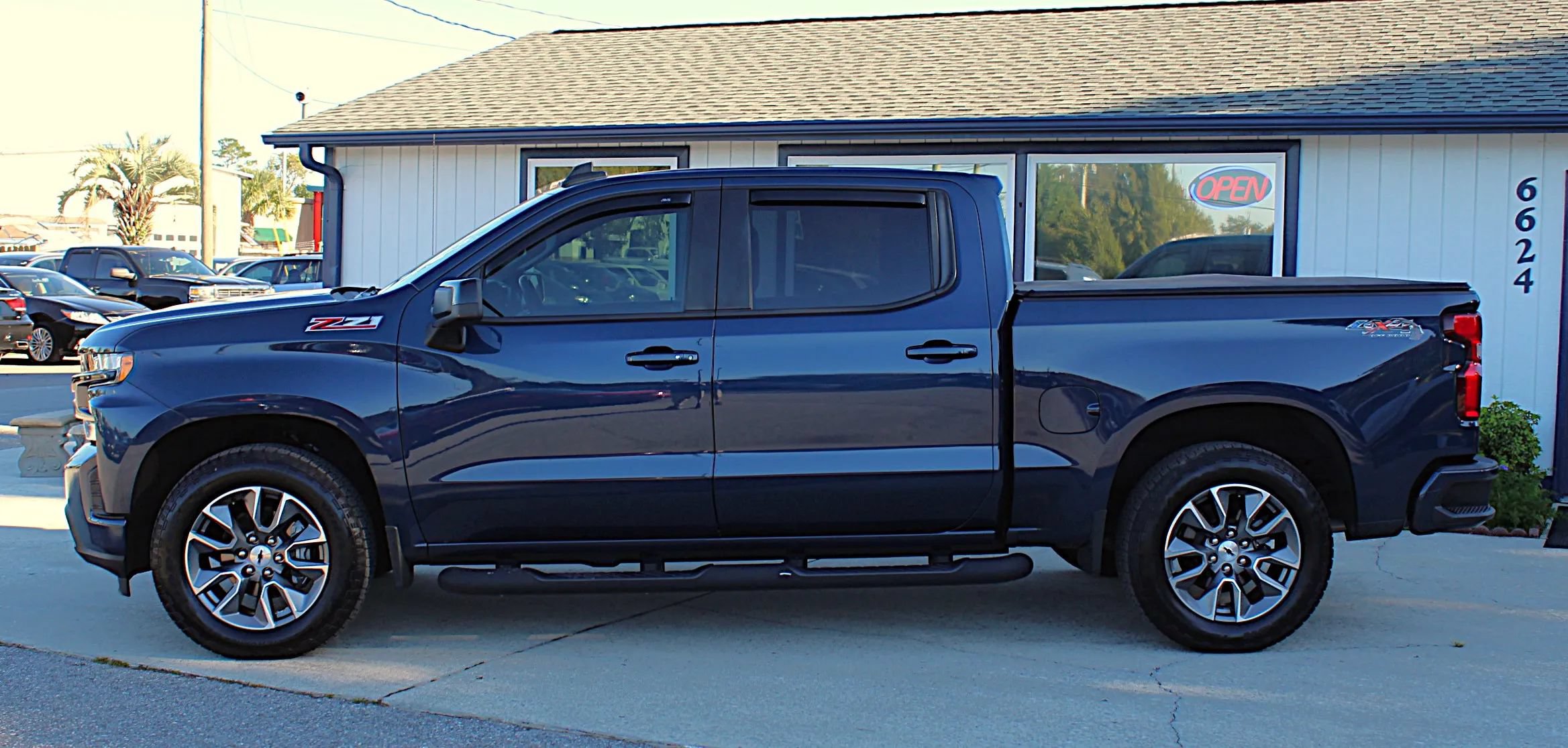 Used 2021 Chevrolet Silverado 1500 RST AWD/4WD image 2