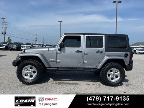Used 2013 Jeep Wrangler Unlimited Sahara w/ Connectivity Group AWD/4WD image 4