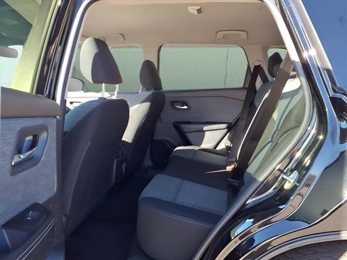 Used 2023 Nissan Rogue SV image 11