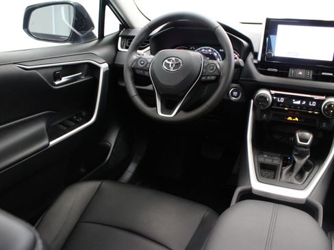 Used 2025 Toyota RAV4 XLE Premium FWD image 31