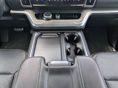 Used 2025 Ford Expedition Max Platinum AWD/4WD image 18